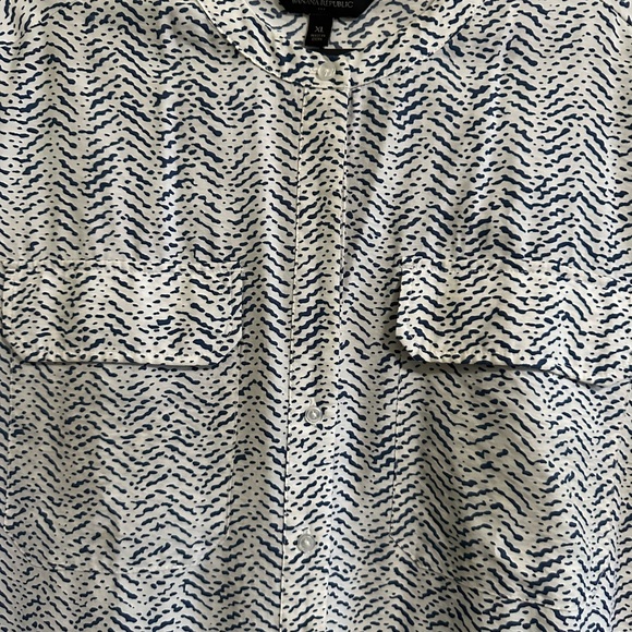 Banana Republic cap sleeve button-front top with a abstract pattern XL - Picture 2 of 5
